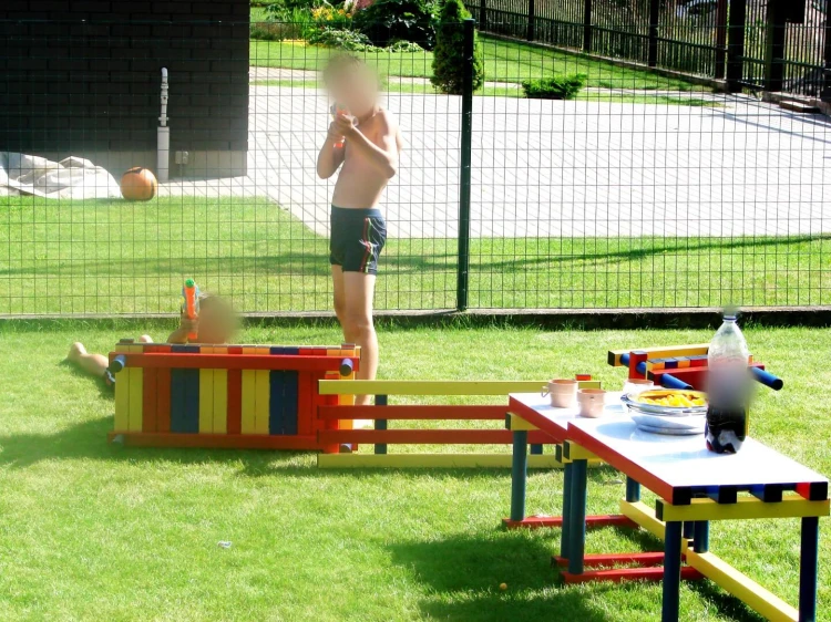 Ławka Dla Dzieci Z Tworzywa Z Oparciem 4