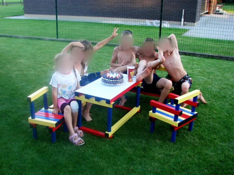 Ławka Dla Dzieci Z Tworzywa Z Oparciem 6