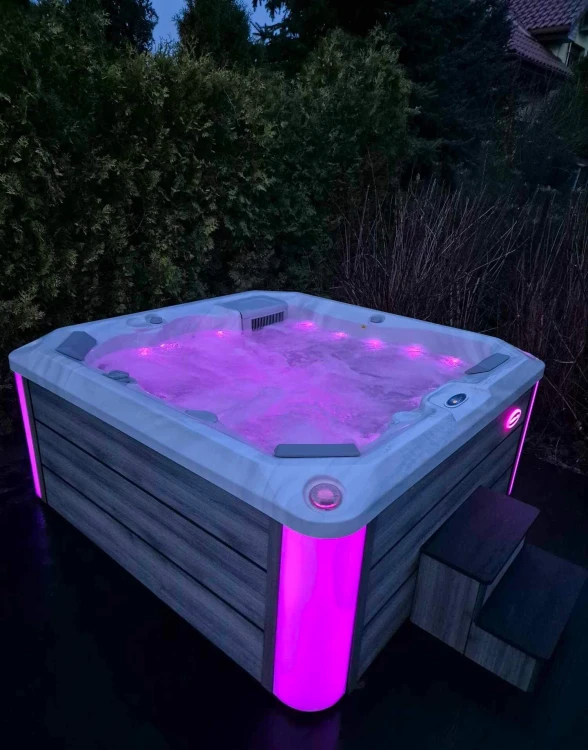 Wanna Z Hydromasażem Tebas LuxSpa Wifi 7