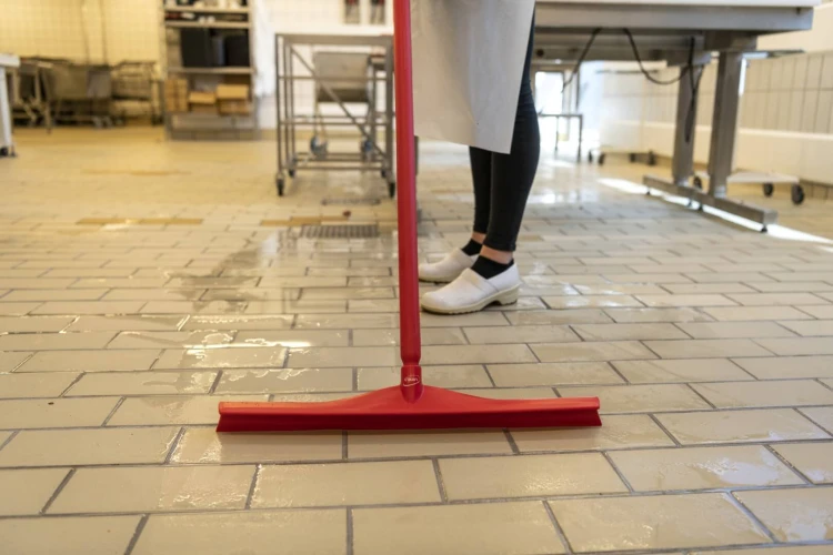 Ściagaczka Do Wody Szatni Prysznica Zgarniacz Basenowy Vikan 6