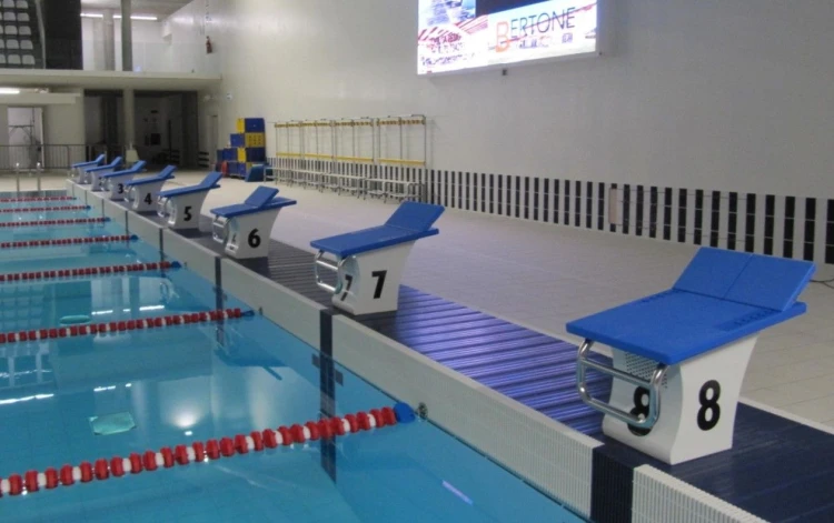 Słupek Basenowy Startowy Niski ZETA Z Belką Do Nogi Zakrocznej 18