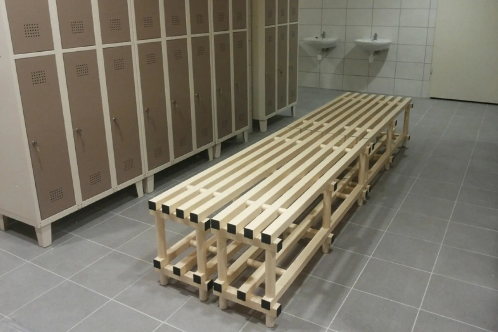 ławki do szatni basenowej